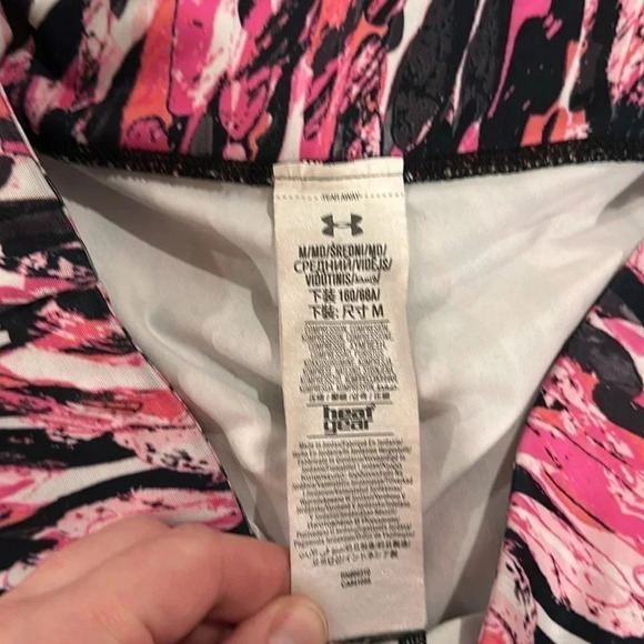 Under Armour M Pink Printed Capri Training Leggings 1248730 excellent condition - Picture 3 of 5